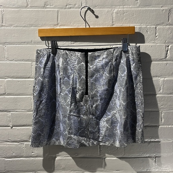 ALICE + OLIVIA SKIRT - Picture 2 of 6